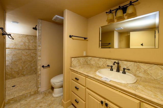 7915 NW Grubstake Way, Redmond, OR 97756