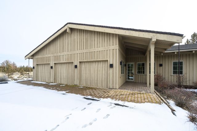7915 NW Grubstake Way, Redmond, OR 97756