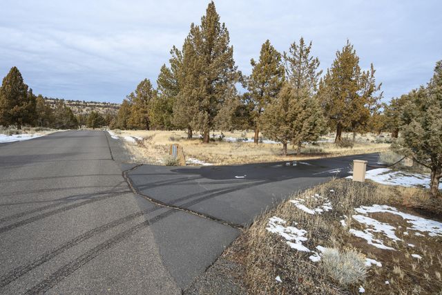 7915 NW Grubstake Way, Redmond, OR 97756