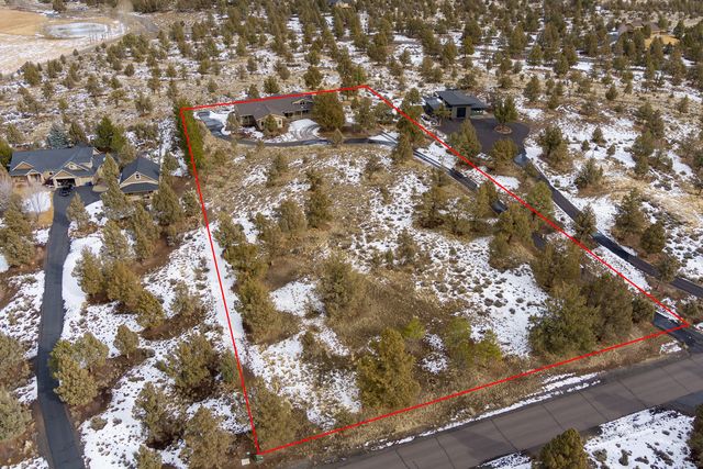 7915 NW Grubstake Way, Redmond, OR 97756