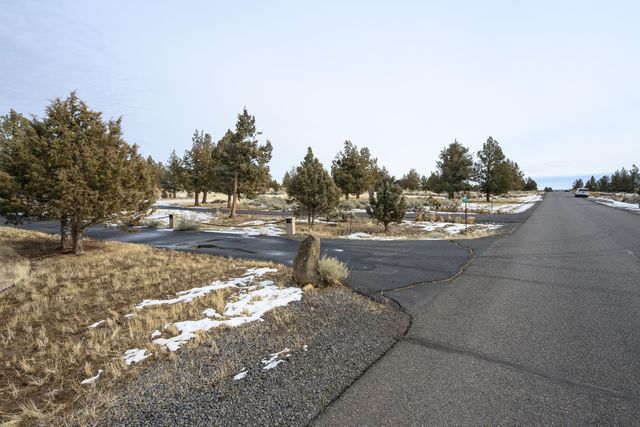 7915 NW Grubstake Way, Redmond, OR 97756