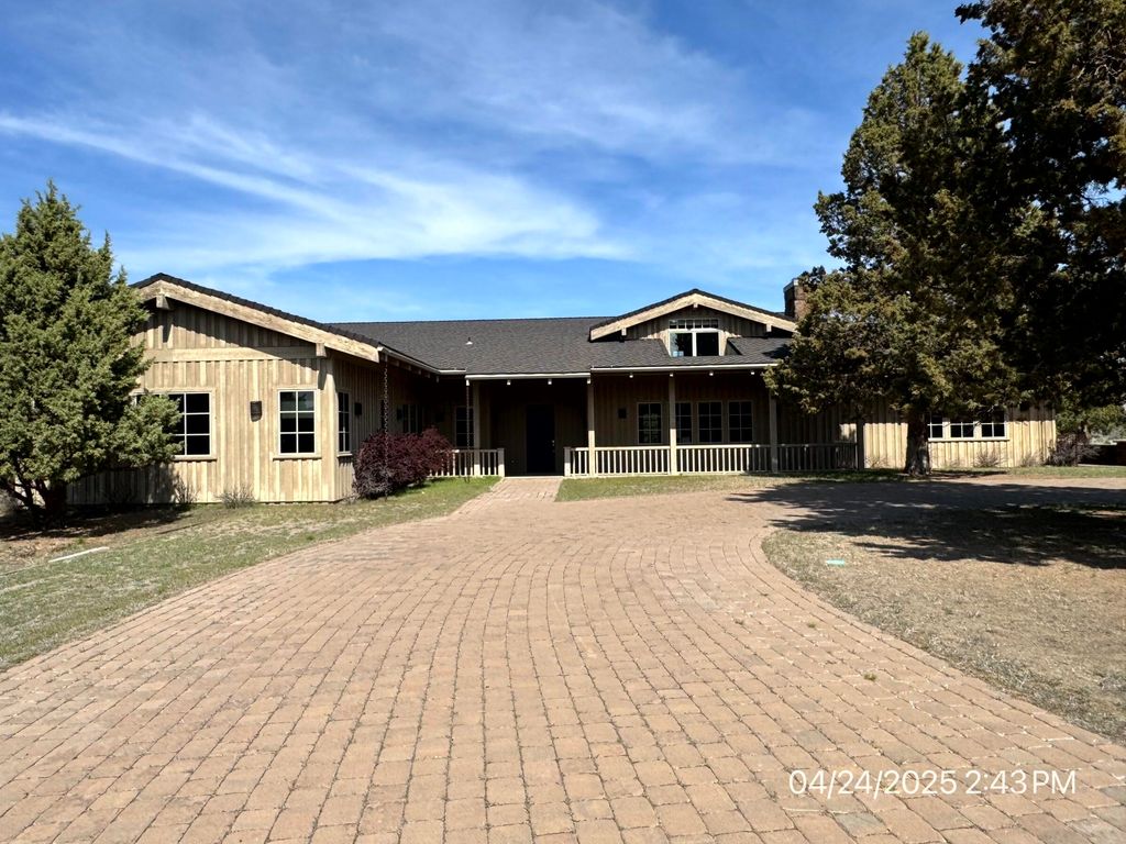 7915 NW Grubstake Way, Redmond, OR 97756