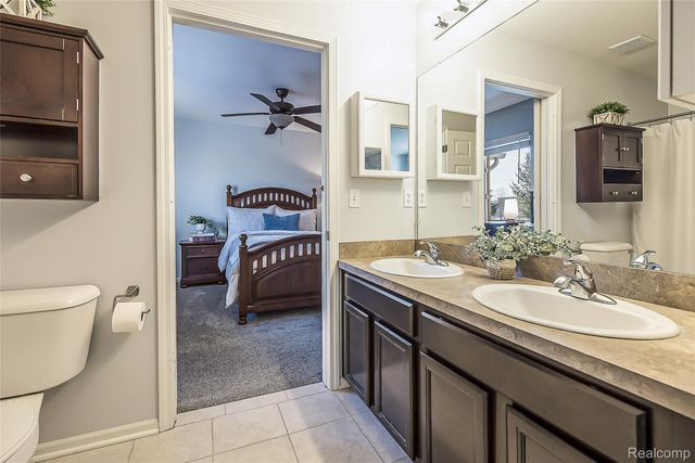 1012 Paddock Lane, South Lyon, MI 48178
