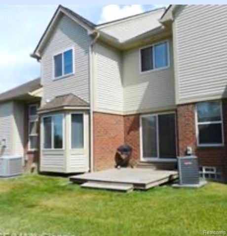 1012 Paddock Lane, South Lyon, MI 48178