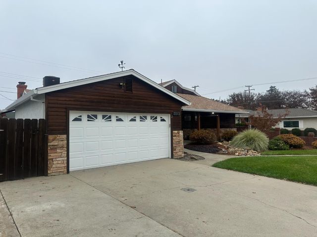 2013 Jerry Ln, Lodi, CA 95242