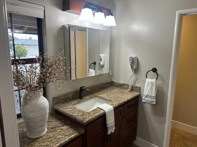 2013 Jerry Ln, Lodi, CA 95242