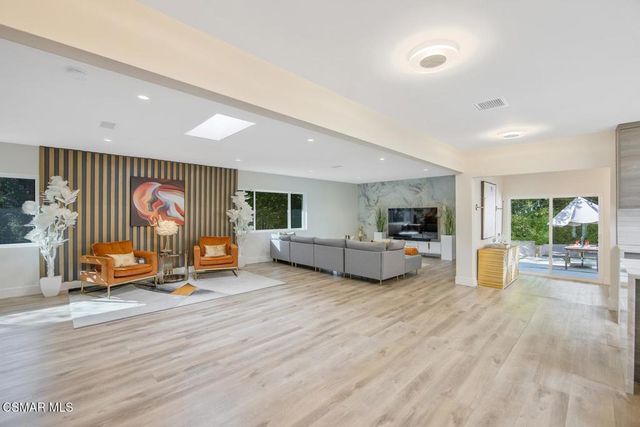 4430 Natoma Avenue, Woodland Hills, CA 91364