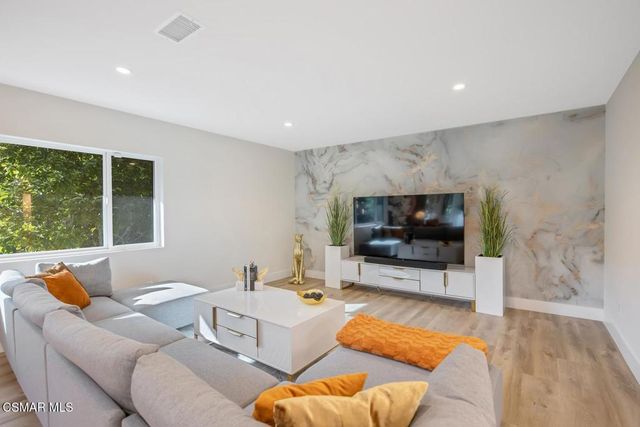 4430 Natoma Avenue, Woodland Hills, CA 91364