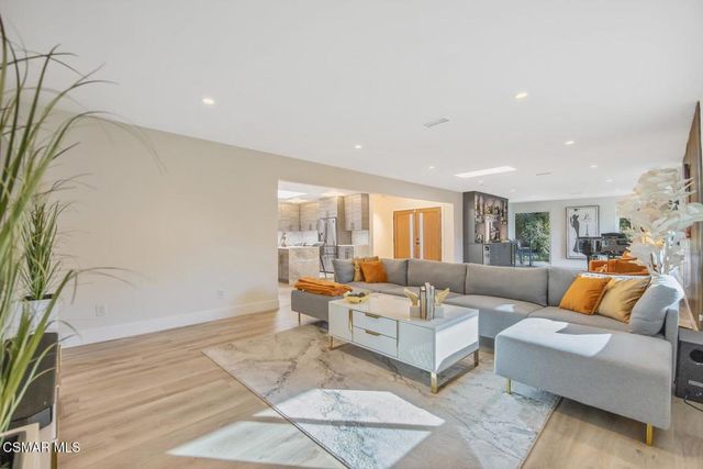 4430 Natoma Avenue, Woodland Hills, CA 91364