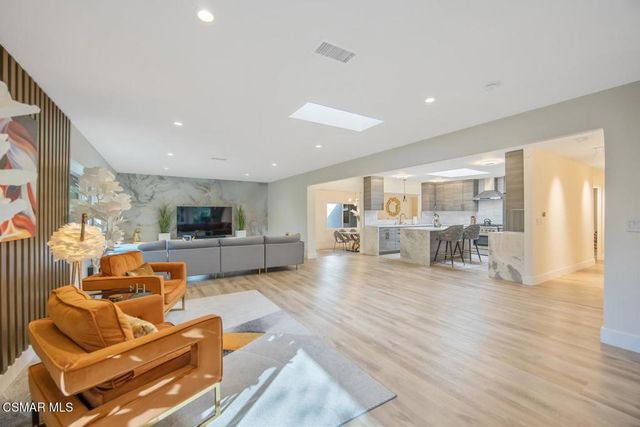 4430 Natoma Avenue, Woodland Hills, CA 91364