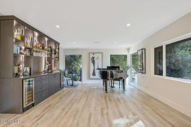 4430 Natoma Avenue, Woodland Hills, CA 91364