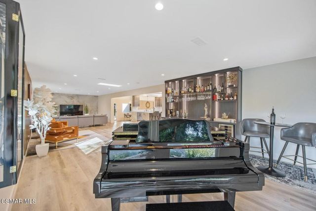 4430 Natoma Avenue, Woodland Hills, CA 91364