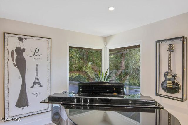 4430 Natoma Avenue, Woodland Hills, CA 91364