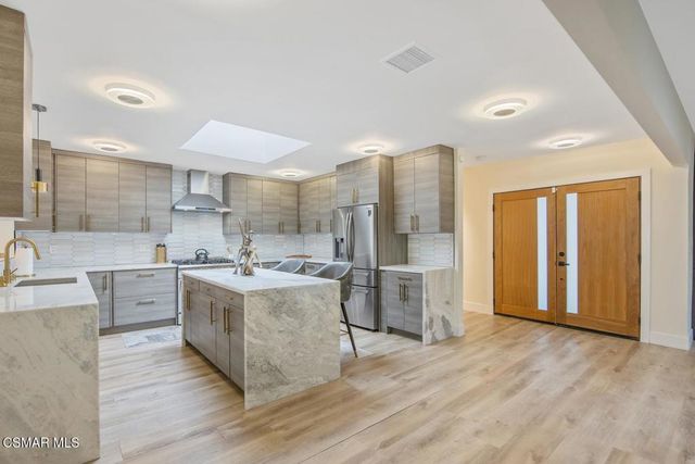 4430 Natoma Avenue, Woodland Hills, CA 91364