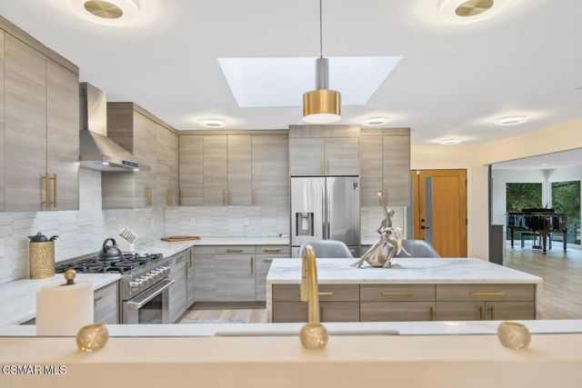 4430 Natoma Avenue, Woodland Hills, CA 91364