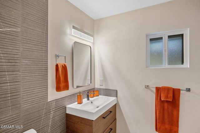 4430 Natoma Avenue, Woodland Hills, CA 91364