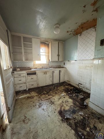 509 NE Scotland AVE, Topeka, KS 66616