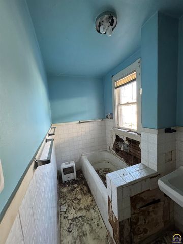 509 NE Scotland AVE, Topeka, KS 66616