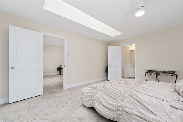 565 Pine Needles Drive, Centerville, OH 45458