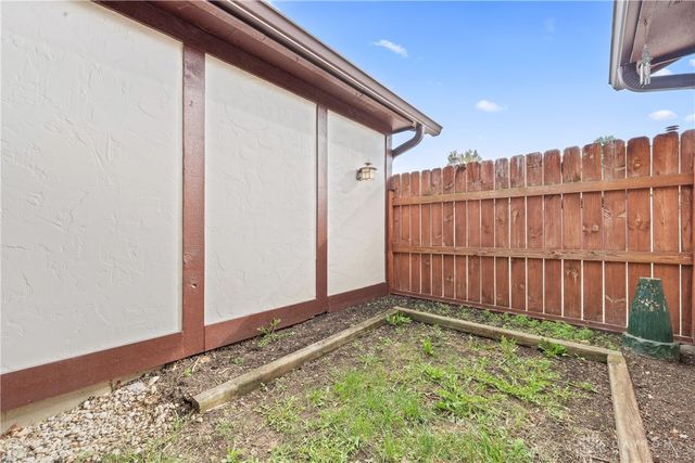 565 Pine Needles Drive, Centerville, OH 45458