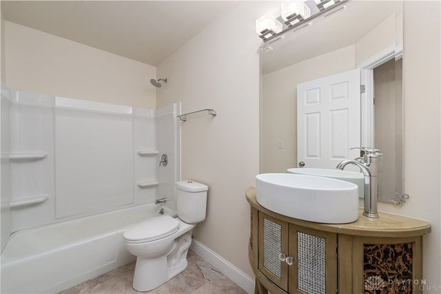 565 Pine Needles Drive, Centerville, OH 45458