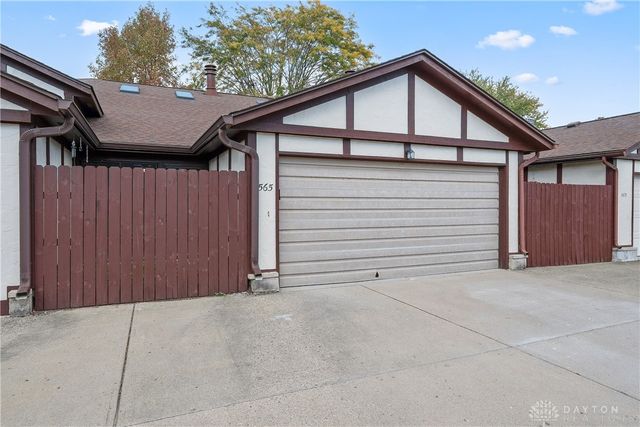 565 Pine Needles Drive, Centerville, OH 45458