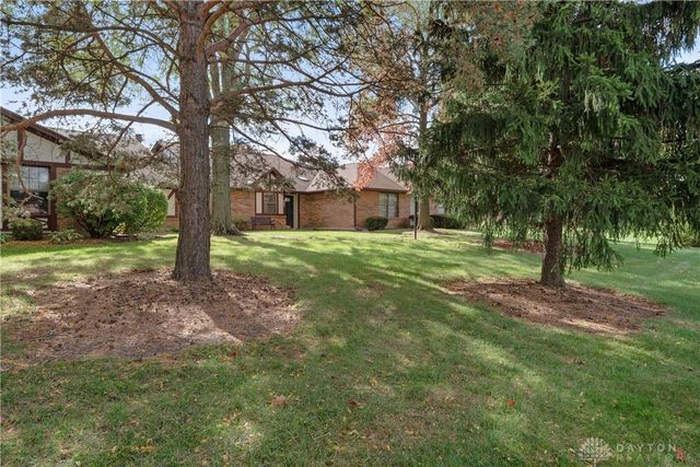 565 Pine Needles Drive, Centerville, OH 45458