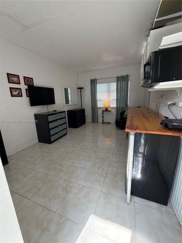250 SE Park St 2, Dania Beach, FL 33004