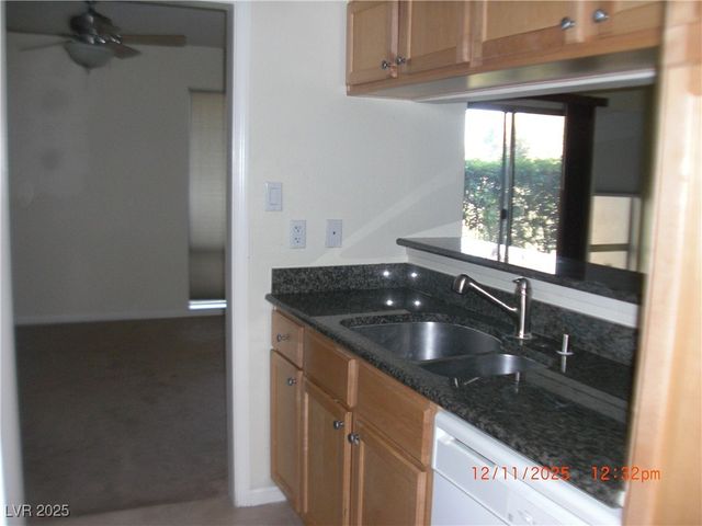 793 Oakmont Avenue 207, Las Vegas, NV 89109