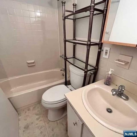 109 Grand Avenue 4G, Englewood, NJ 07631