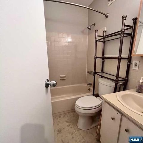 109 Grand Avenue 4G, Englewood, NJ 07631