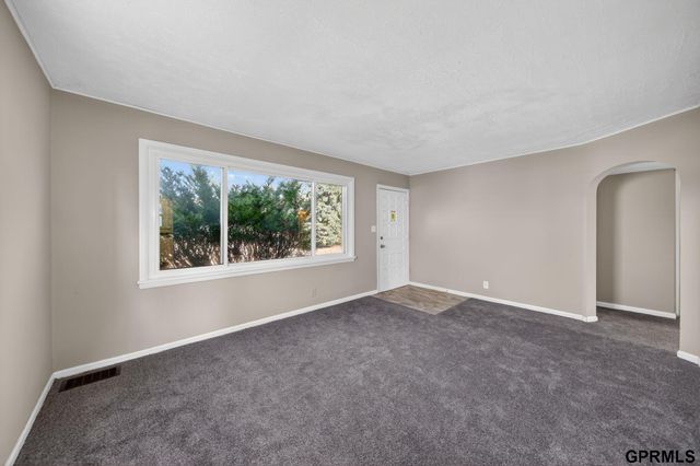 409 W 30Th Avenue, Bellevue, NE 68005