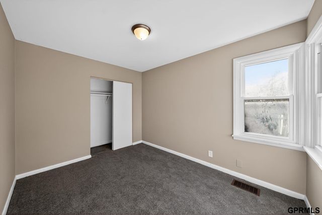 409 W 30Th Avenue, Bellevue, NE 68005