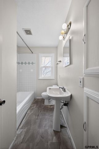 409 W 30Th Avenue, Bellevue, NE 68005