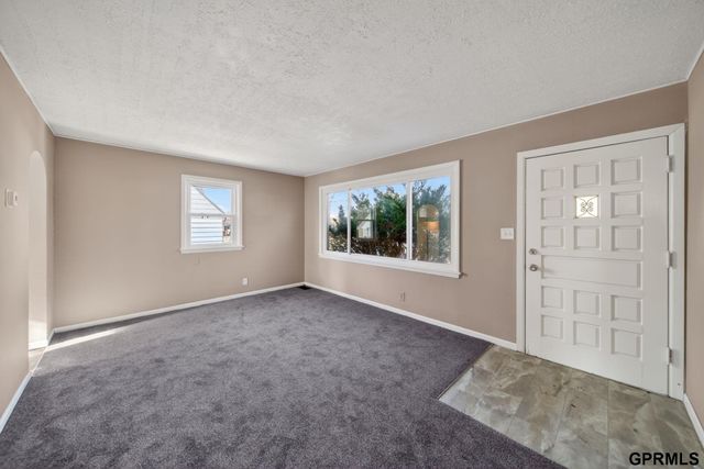 409 W 30Th Avenue, Bellevue, NE 68005