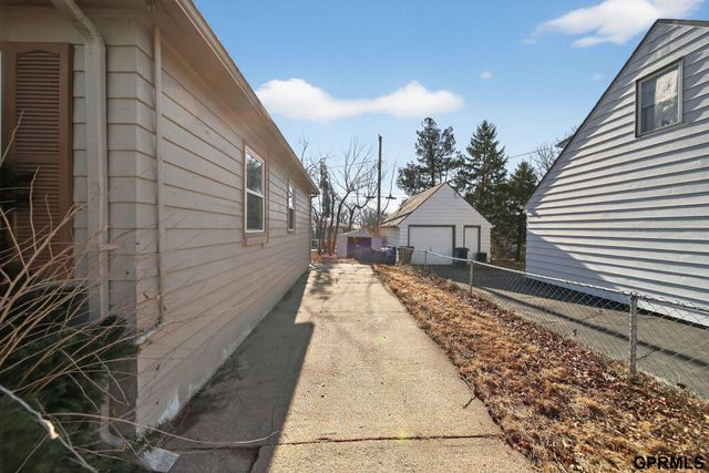 409 W 30Th Avenue, Bellevue, NE 68005