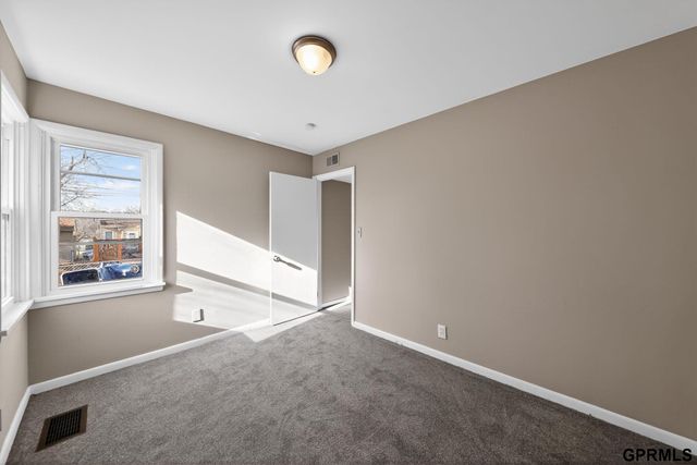 409 W 30Th Avenue, Bellevue, NE 68005