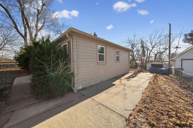 409 W 30Th Avenue, Bellevue, NE 68005