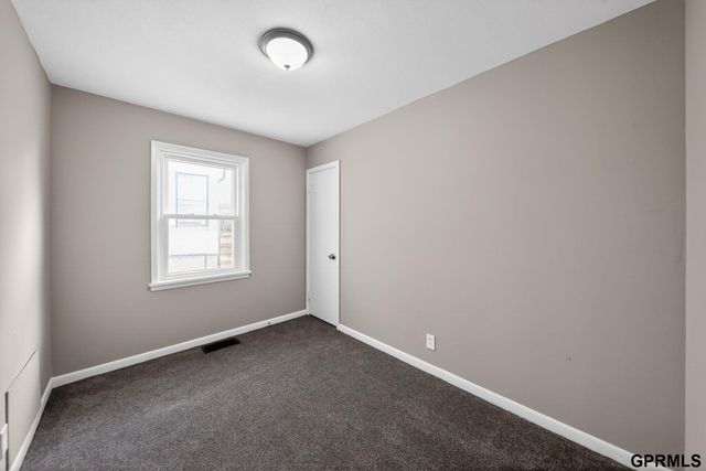 409 W 30Th Avenue, Bellevue, NE 68005