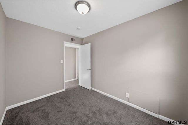 409 W 30Th Avenue, Bellevue, NE 68005