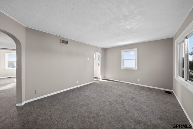 409 W 30Th Avenue, Bellevue, NE 68005