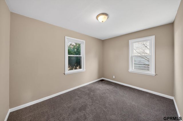 409 W 30Th Avenue, Bellevue, NE 68005