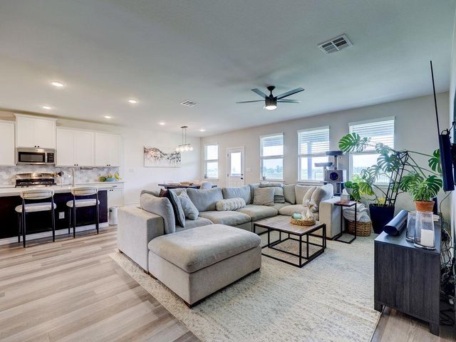 1004 Sandra Ann WAY, Hutto, TX 78634