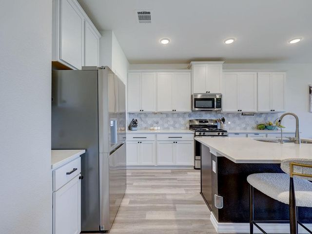 1004 Sandra Ann WAY, Hutto, TX 78634