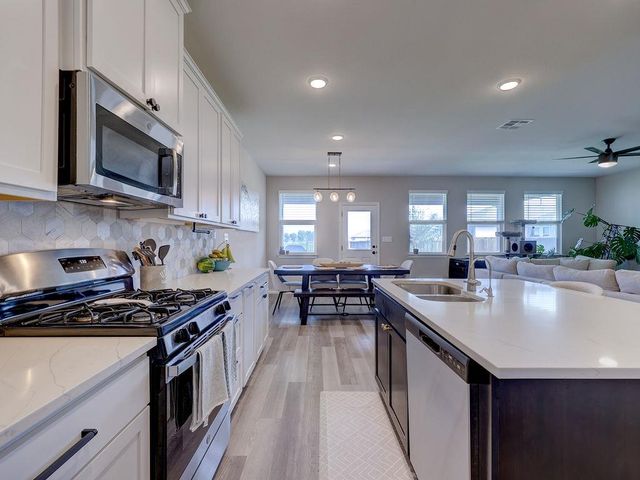 1004 Sandra Ann WAY, Hutto, TX 78634