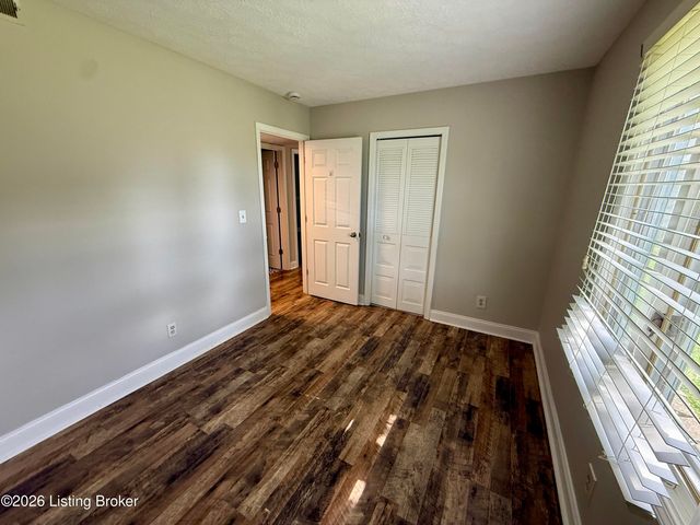 4701 Haeringdon Ct, Louisville, KY 40299