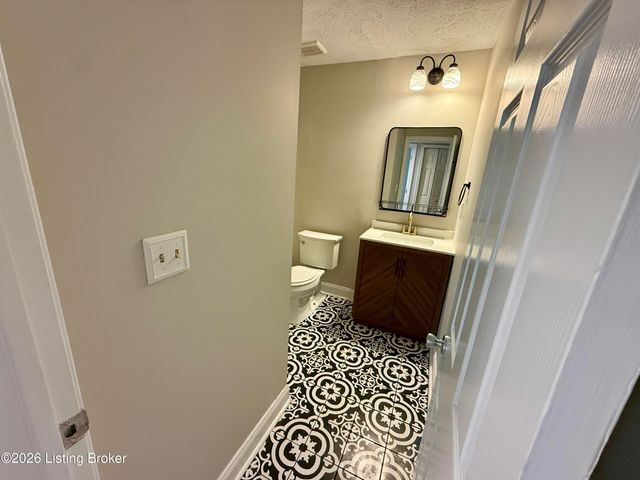 4701 Haeringdon Ct, Louisville, KY 40299