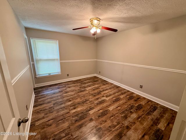 4701 Haeringdon Ct, Louisville, KY 40299