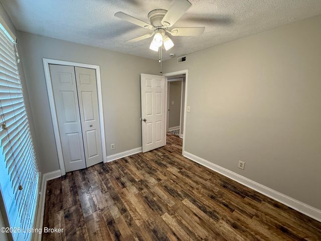 4701 Haeringdon Ct, Louisville, KY 40299