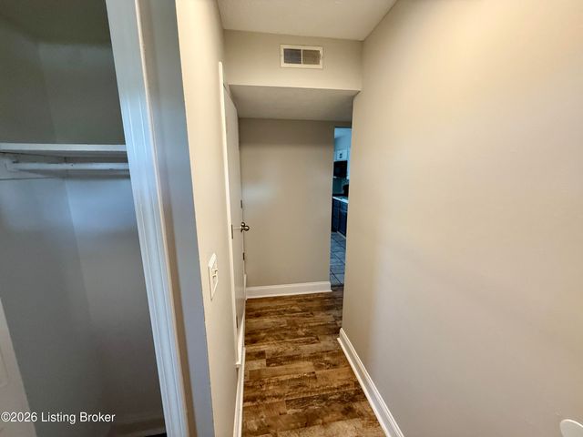 4701 Haeringdon Ct, Louisville, KY 40299